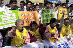 Koreans protest Japanese history textbook